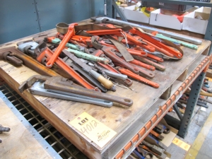 LARGE QUANTITY OF MISC. PIPE WRENCHES. MANY SIZES.. LOADING & HANDLING FEE $15-4012